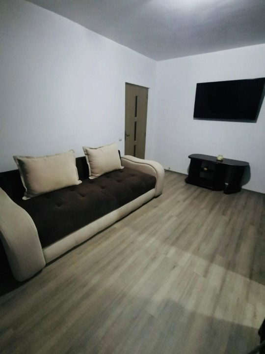 Apartament de inchiriat, 2 camere, loc de parcare, 52 mp , zona straziii Porii