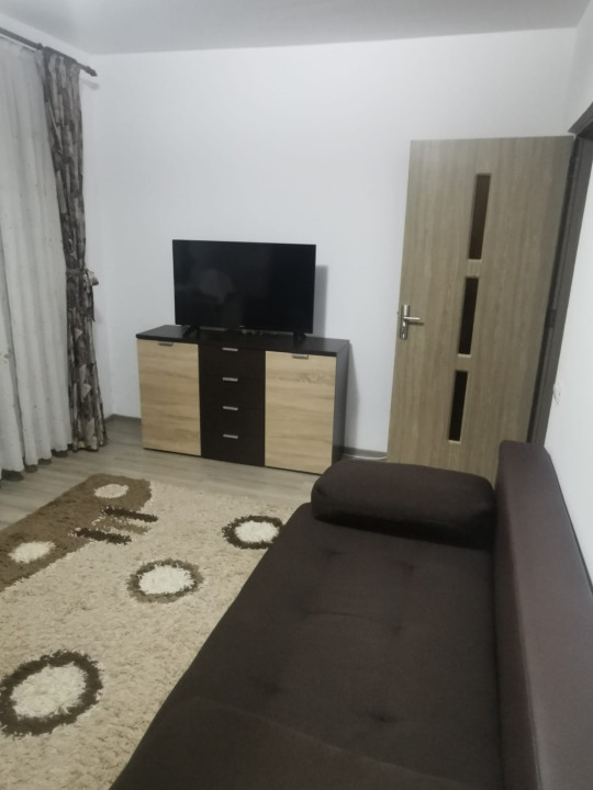 Apartament de inchiriat, 2 camere, loc de parcare, 52 mp , zona straziii Porii