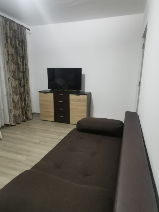 Apartament de inchiriat, 2 camere, loc de parcare, 52 mp , zona straziii Porii