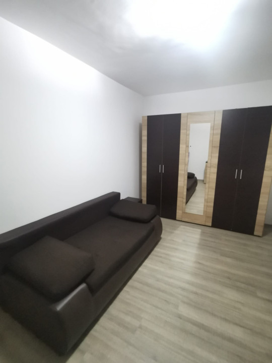 Apartament de inchiriat, 2 camere, loc de parcare, 52 mp , zona straziii Porii