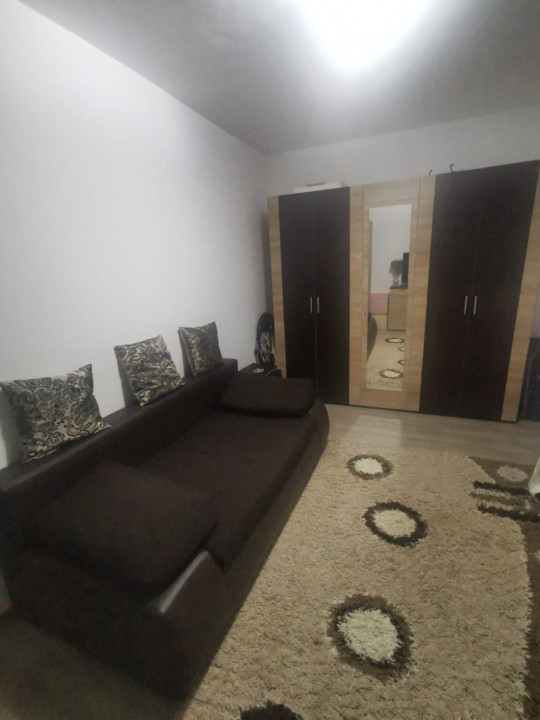 Apartament de inchiriat, 2 camere, loc de parcare, 52 mp , zona straziii Porii