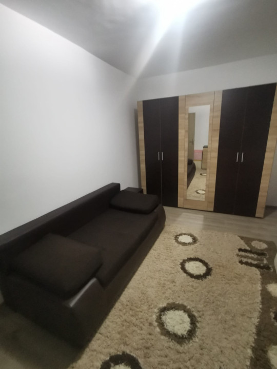 Apartament de inchiriat, 2 camere, loc de parcare, 52 mp , zona straziii Porii