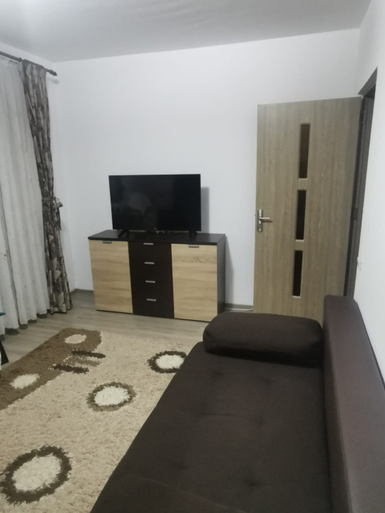 Apartament de inchiriat, 2 camere, loc de parcare, 52 mp , zona straziii Porii