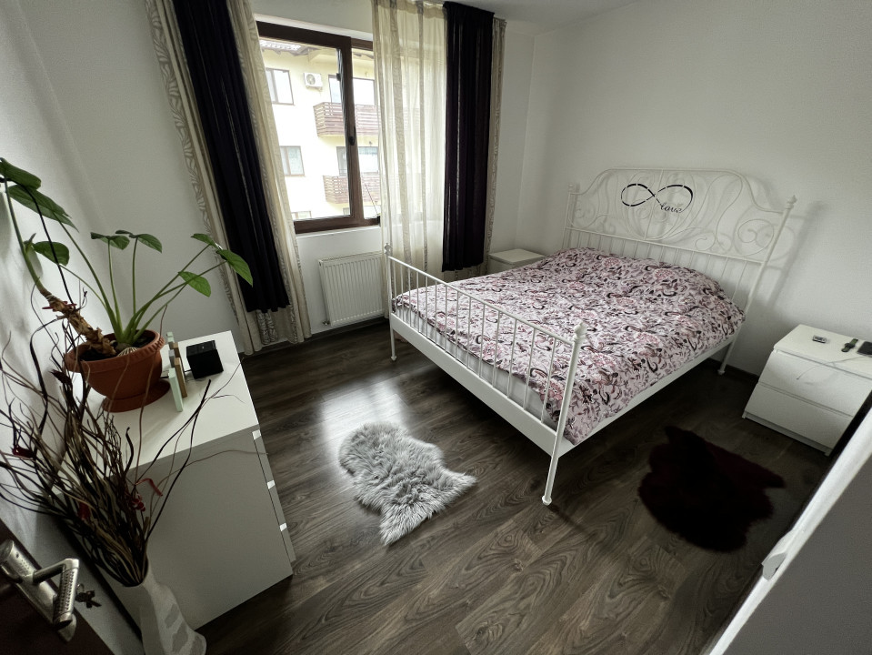 Apartament de 3 camere,74 mp, etaj intermediar, boxa, parcare, zona Sub Cetate