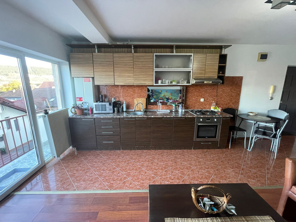 Apartament de 3 camere,78 mp, zona Tautiului