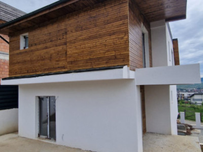 Casa individuală de 4 camere, 117 mp, 440 mp teren, zona Voronet