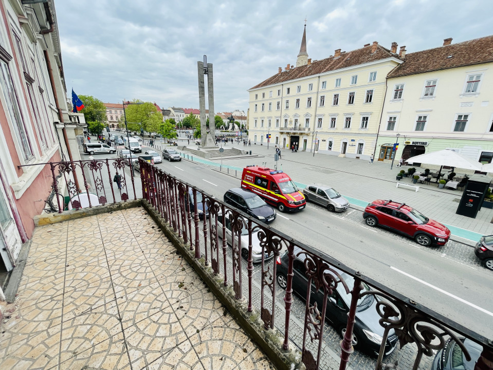 De inchiriat! Spatiu birouri, 4 incaperi, balcon, Zona Eroilor