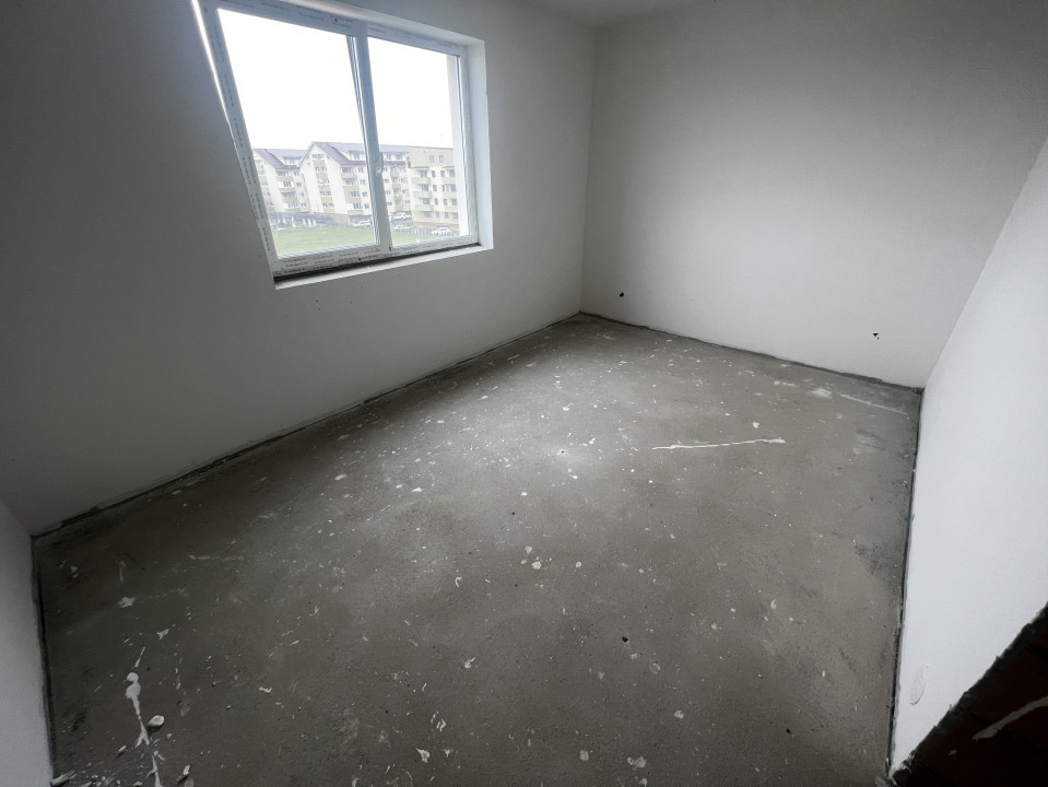 Apartament de 3 camere, 60 mp, etaj intermediar, Semifinsat, zona Cetatii 