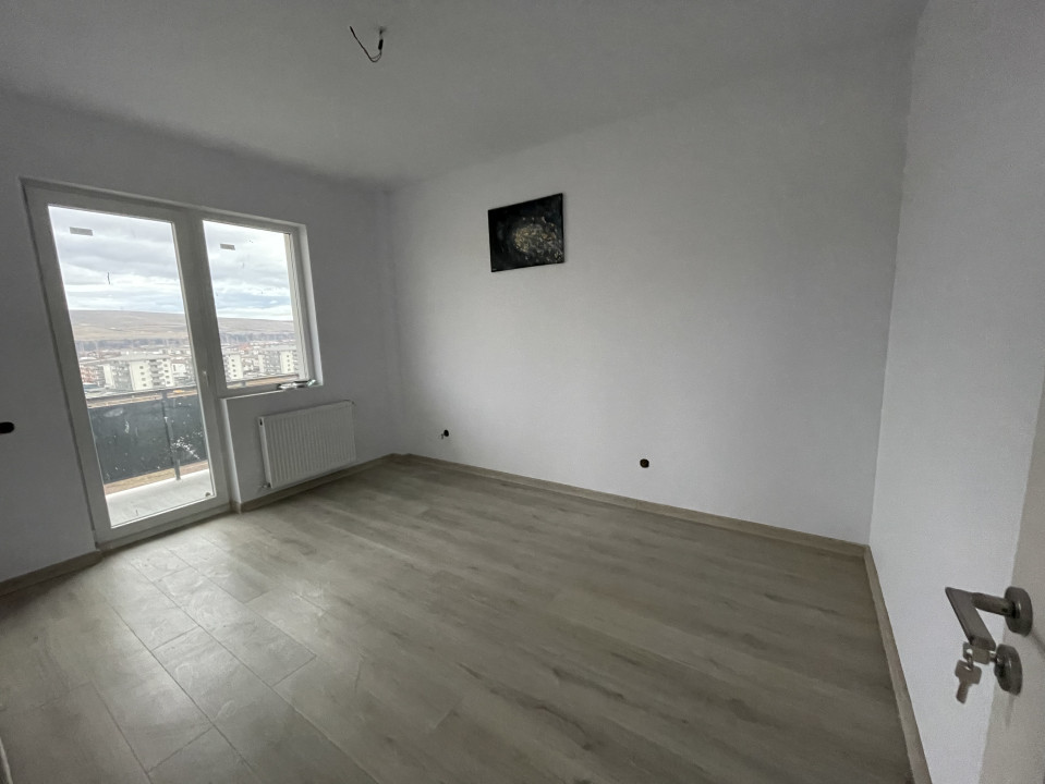 Apartament de vanzare 53 mp, 3 camere, balcon 27 mp cu priveliste panoramica.