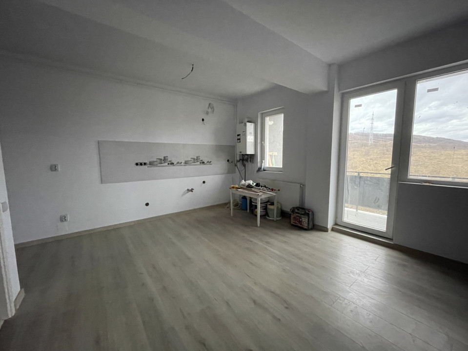 Apartament de vanzare 53 mp, 3 camere, balcon 27 mp cu priveliste panoramica.