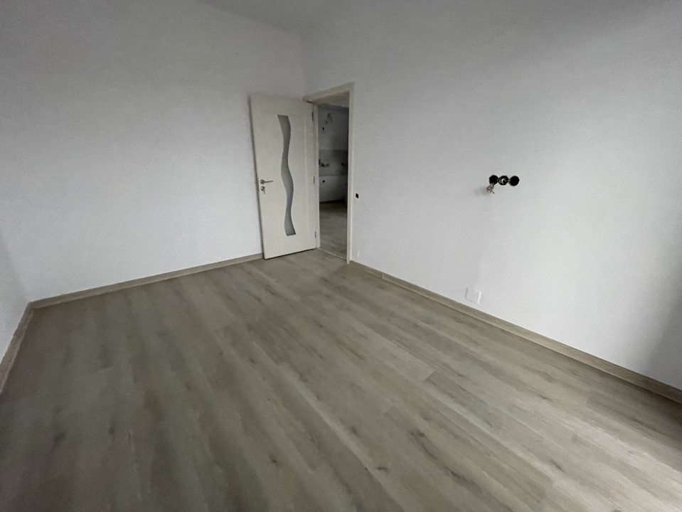 Apartament de vanzare 53 mp, 3 camere, balcon 27 mp cu priveliste panoramica.