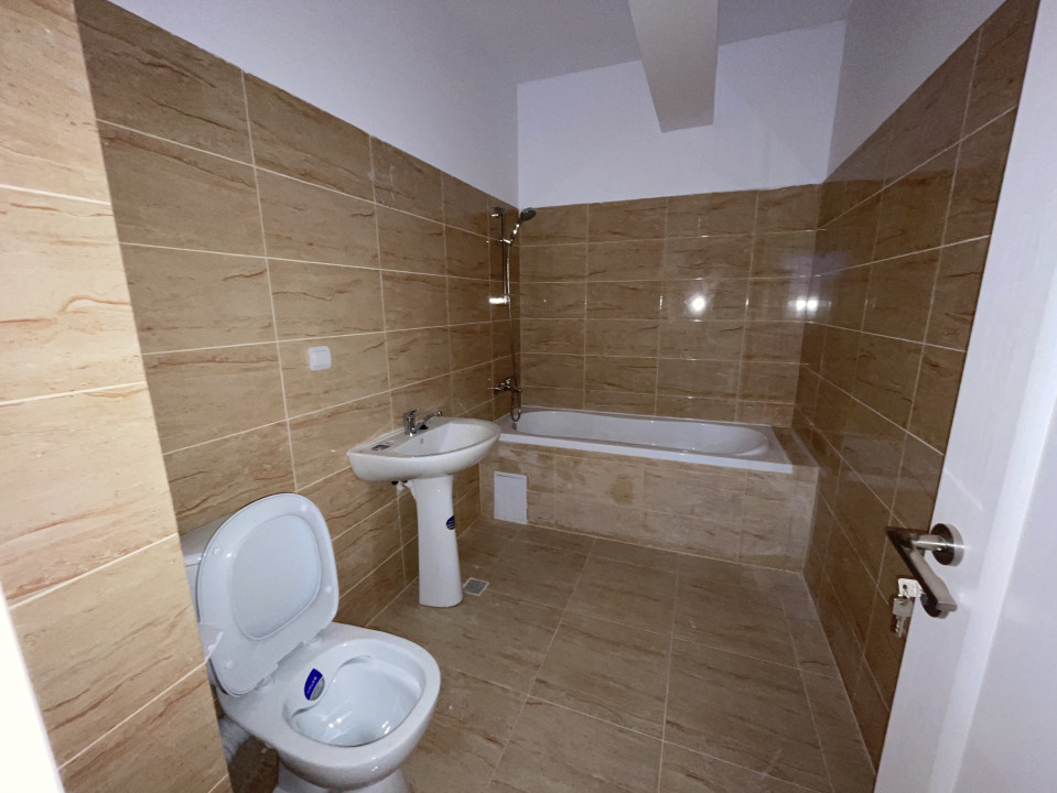 Apartament de vanzare 53 mp, 3 camere, balcon 27 mp cu priveliste panoramica.