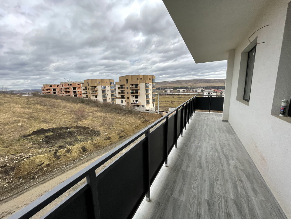 Apartament de vanzare 53 mp, 3 camere, balcon 27 mp cu priveliste panoramica.