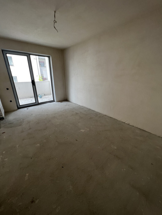 Apartament de 3 camere, 62 mp, terasa de 10 mp, parter înalt, zona Sub Cetate