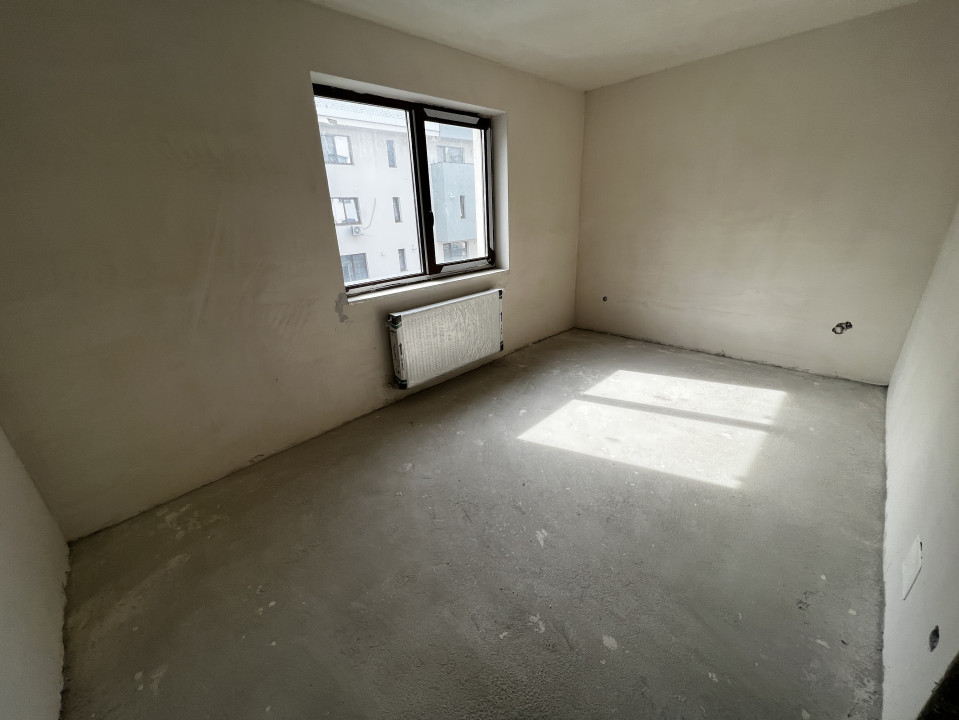 Apartament de 3 camere, 62 mp, terasa de 10 mp, parter înalt, zona Sub Cetate