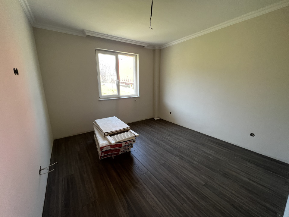 Apartament de 3 camere, 71 mp, finisat , zona Teilor