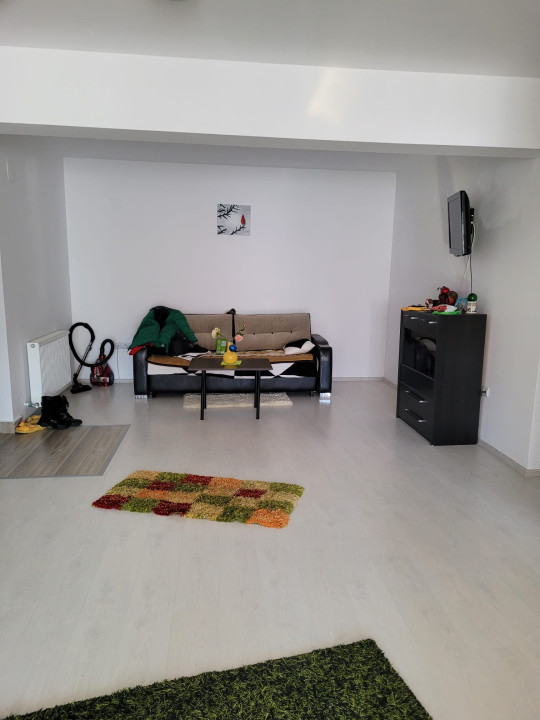 Apartament de vanzare, 2 camere, decomandat, zona strazii Florilor