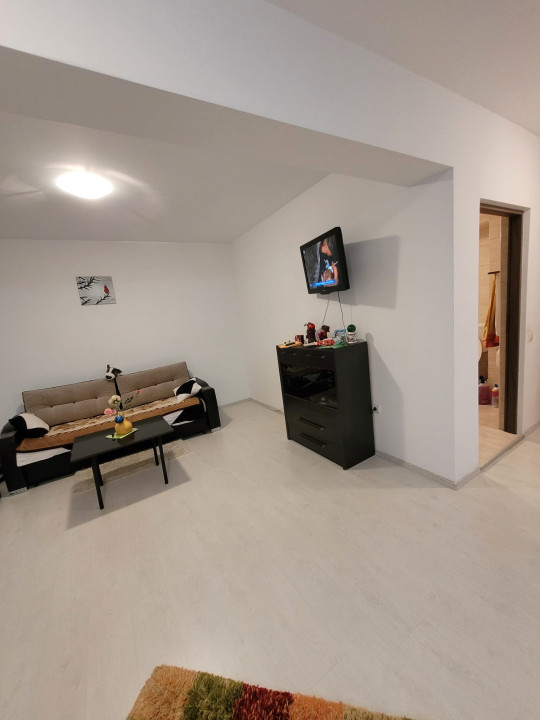 Apartament de vanzare, 2 camere, decomandat, zona strazii Florilor