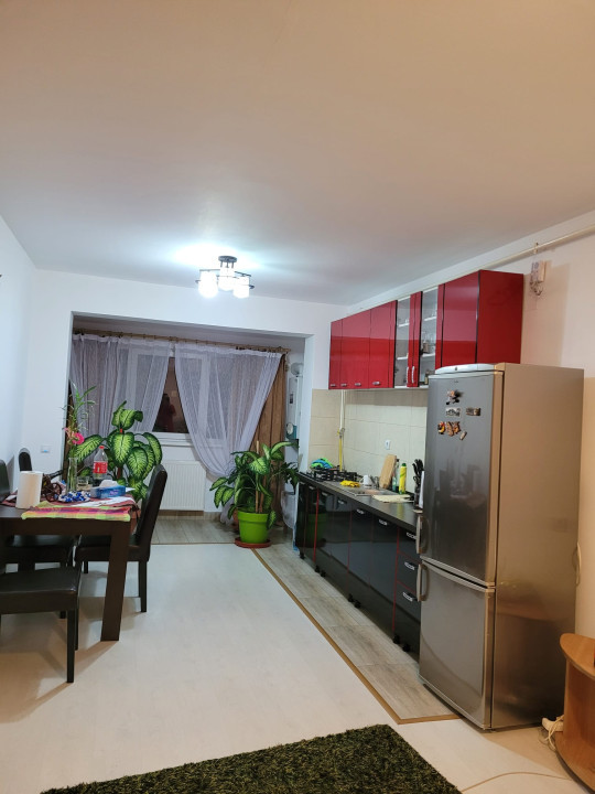 Apartament de vanzare, 2 camere, decomandat, zona strazii Florilor