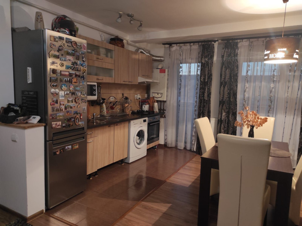 Apartament de 2 camere, 45 mp , parcare, balcon, zona strazii Eroilor