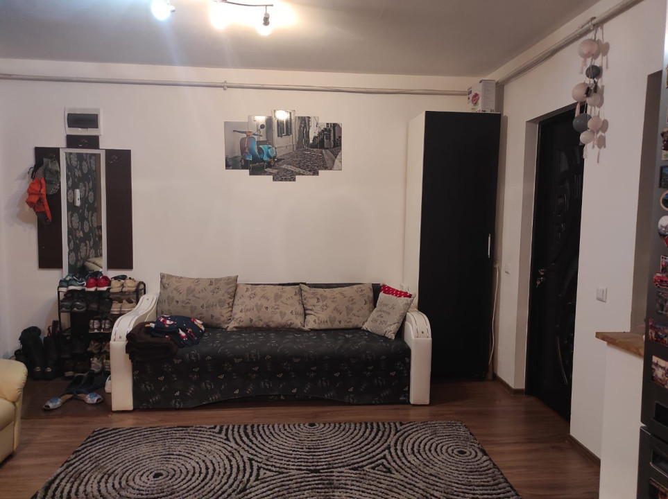 Apartament de 2 camere, 45 mp , parcare, balcon, zona strazii Eroilor