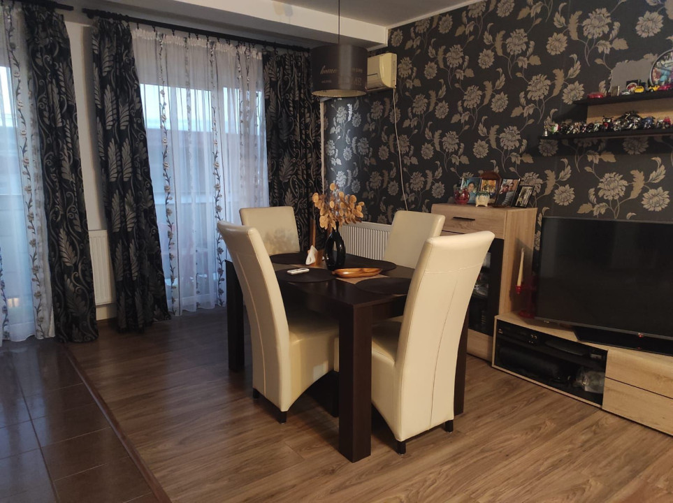 Apartament de 2 camere, 45 mp , parcare, balcon, zona strazii Eroilor