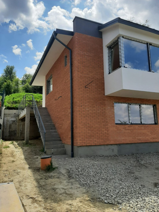 Casa individuala, Drumul Tautiului.  220 mp , pe un teren de 714 mp  Floresti