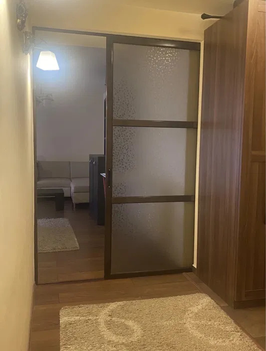 Apartament de 3 camere, mobilat utilat, 2 parcari, zona Stejarului