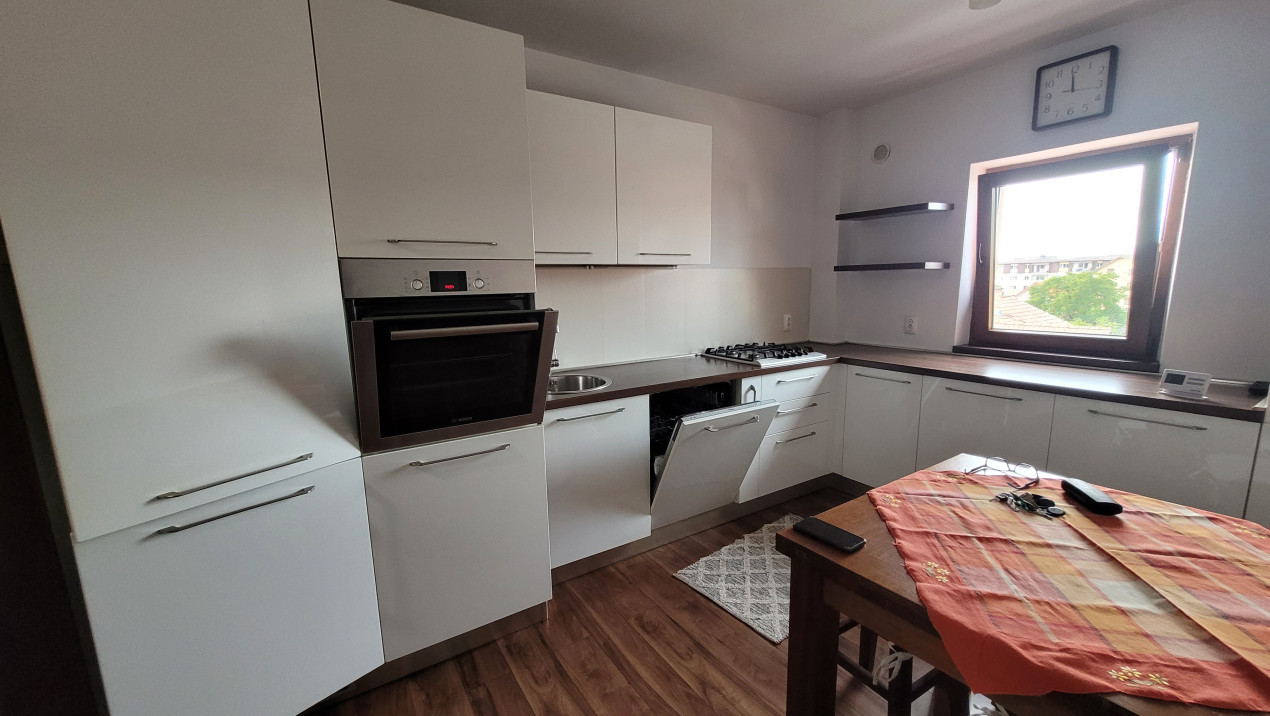 Apartament de 2 camere, mobilat utilat, cu balcon, zona Intre Lacuri