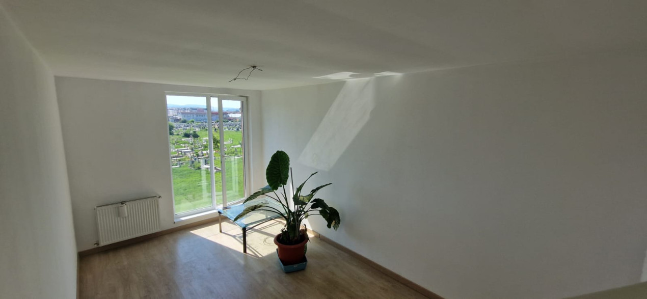 Apartament de 3 camere, decomandat, parcare, Florilor 