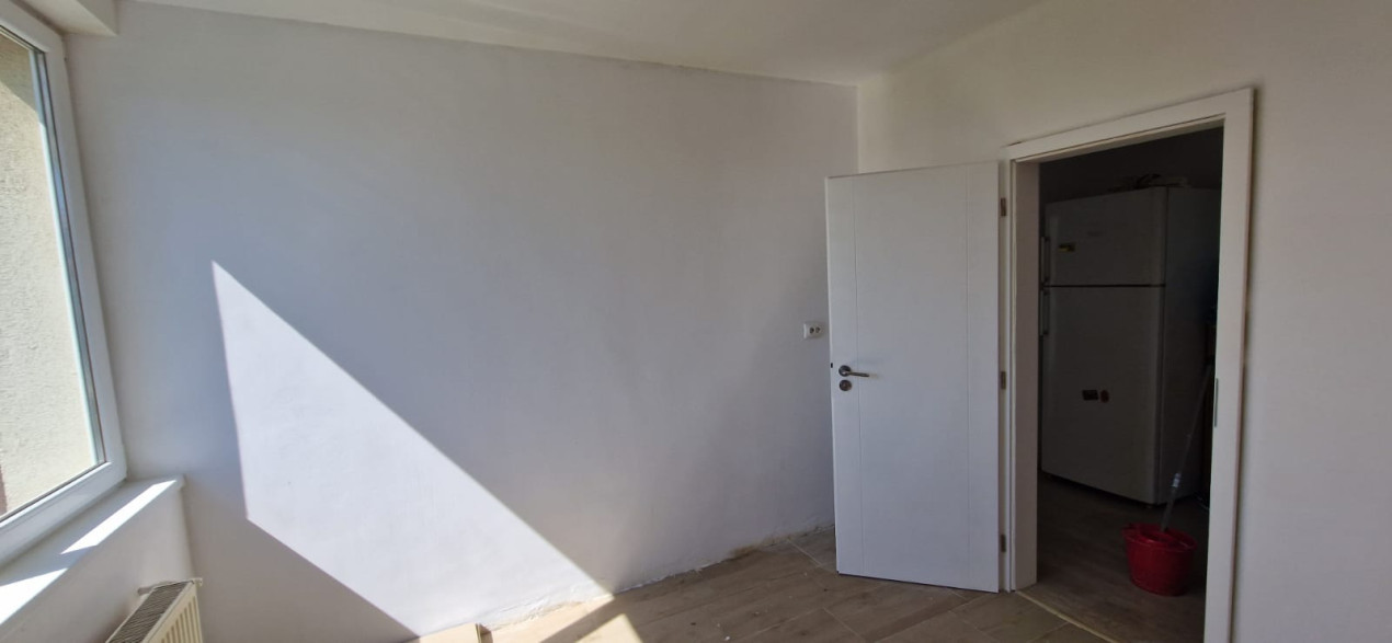 Apartament de 3 camere, decomandat, parcare, Florilor 