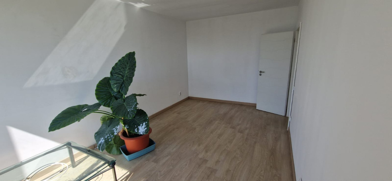 Apartament de 3 camere, decomandat, parcare, Florilor 