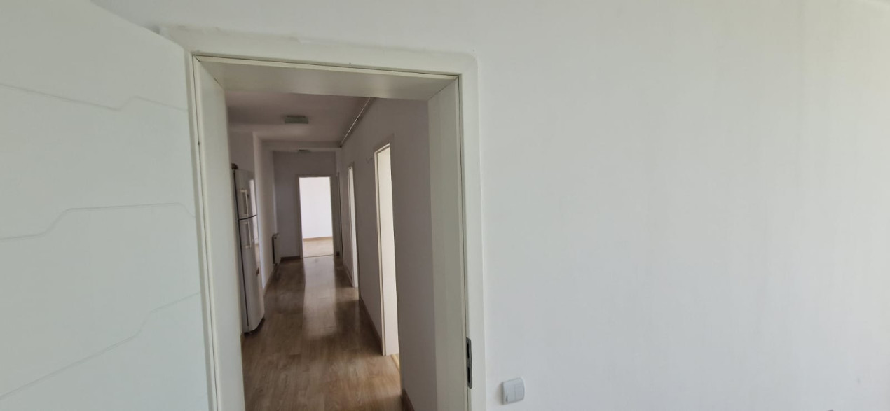 Apartament de 3 camere, decomandat, parcare, Florilor 