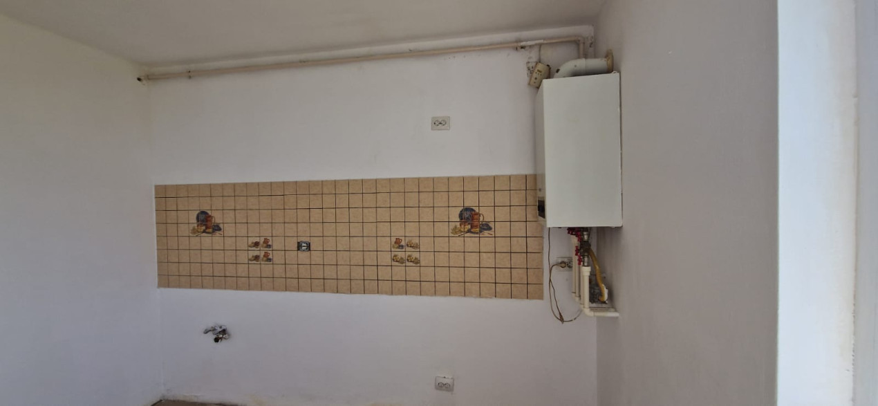 Apartament de 3 camere, decomandat, parcare, Florilor 