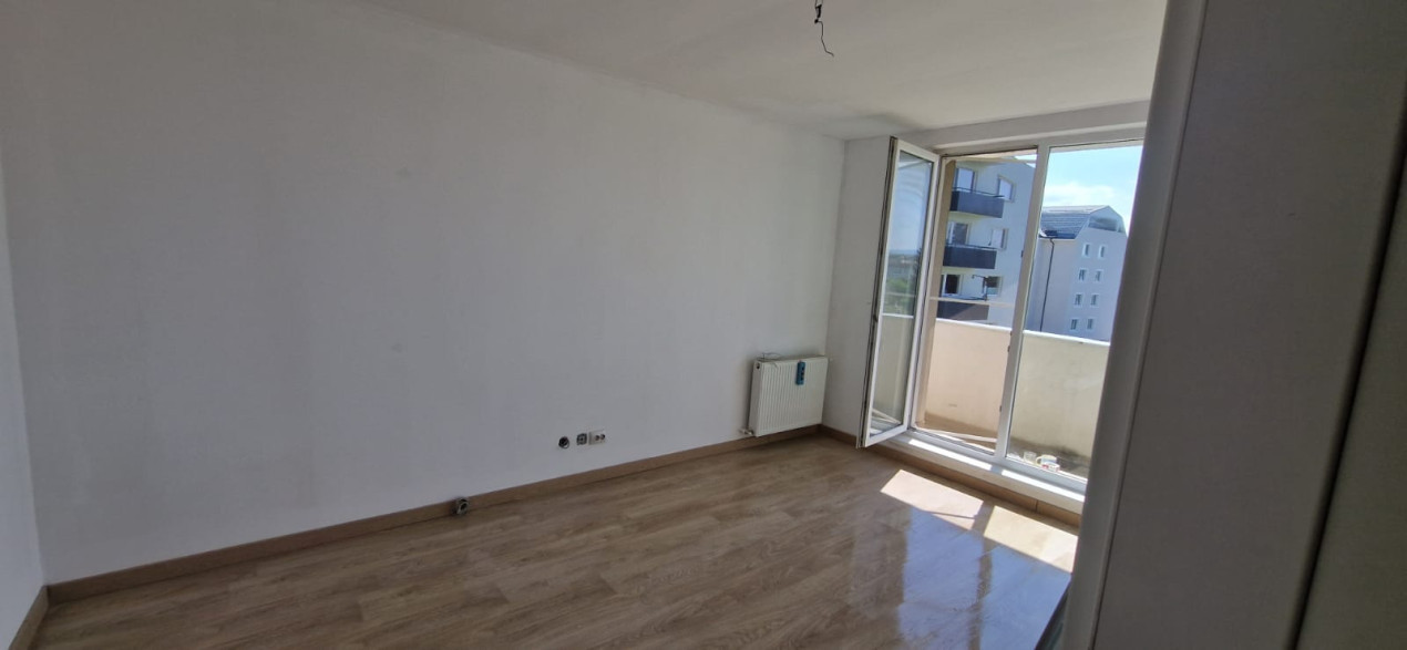 Apartament de 3 camere, decomandat, parcare, Florilor 