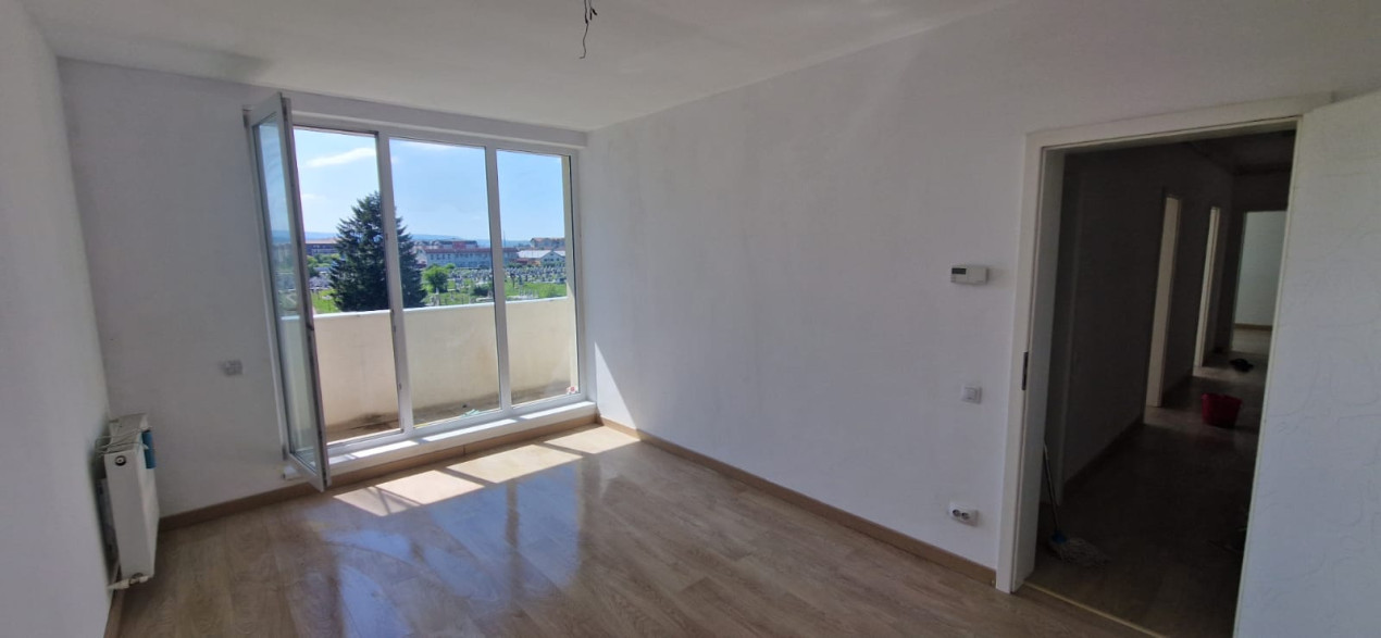 Apartament de 3 camere, decomandat, parcare, Florilor 