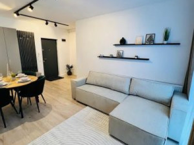 Apartament de 2 camere , 48 mp, etaj intermediar, lift , zona Catanelor 