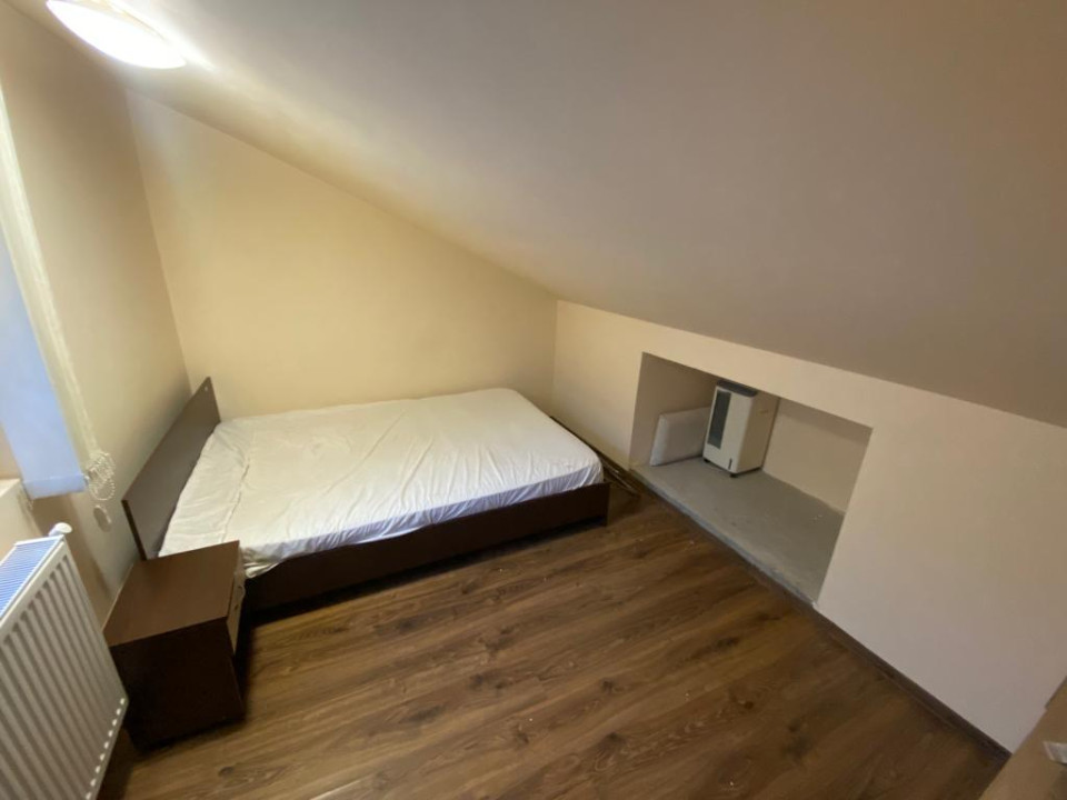 Apartament 4 camere, Facultatea de litere