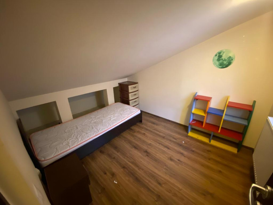 Apartament 4 camere, Facultatea de litere