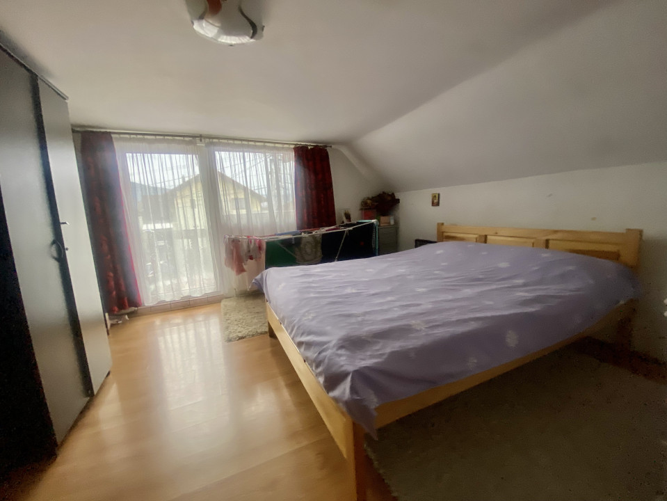 Casa 150 mp, curte 250 mp, 4 camere, 2 bai, 2 bucatarii, gradina, zona centrala