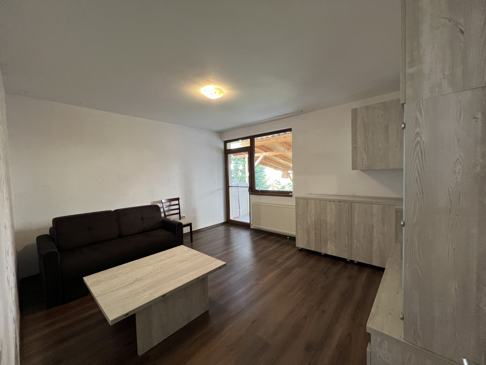 Apartament de 2 camere , cu gradina 52 mp Zona Porii