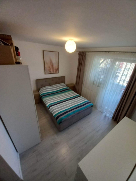 Apartament 3 camere,2 bai,2 holuri,2 balcoane