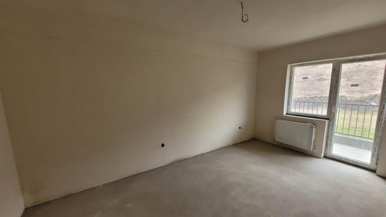 Apartament de 3 camere, semifinisat, 12 mp terasa, zona Tera