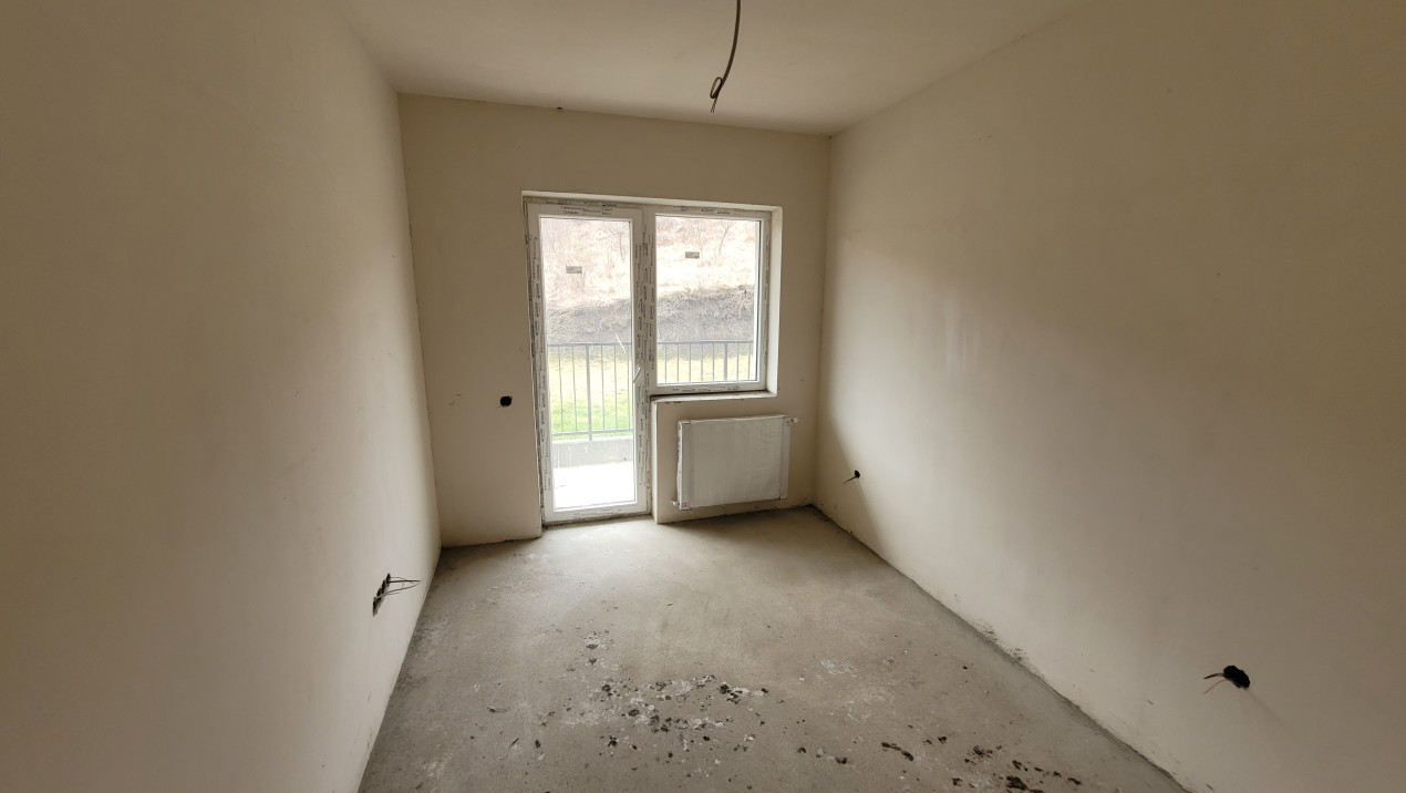 Apartament de 3 camere, semifinisat, 12 mp terasa, zona Tera