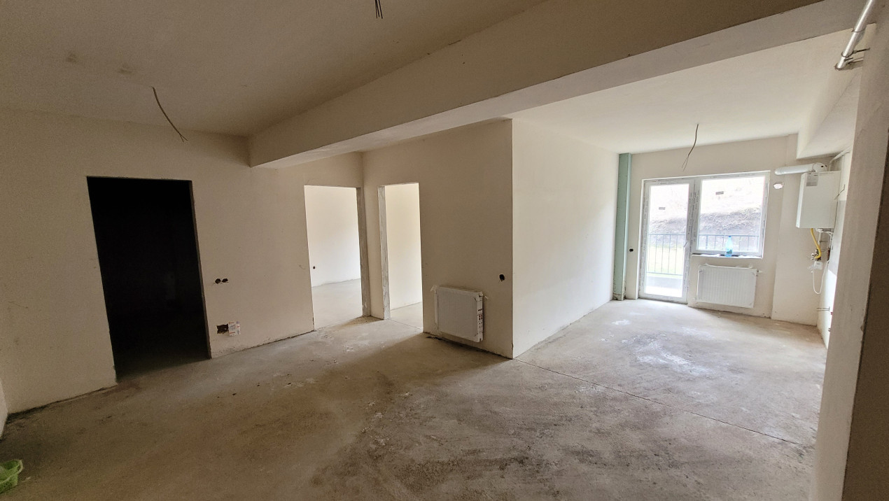 Apartament de 3 camere, semifinisat, 12 mp terasa, zona Tera