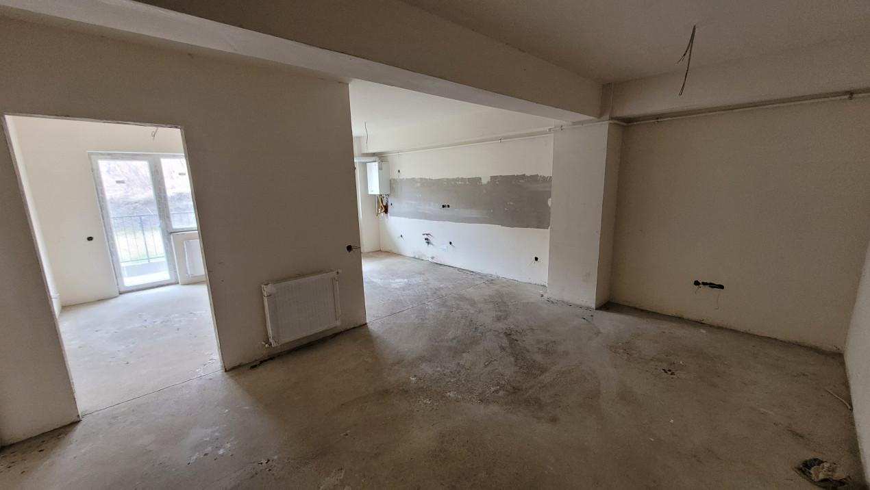 Apartament de 3 camere, semifinisat, 12 mp terasa, zona Tera