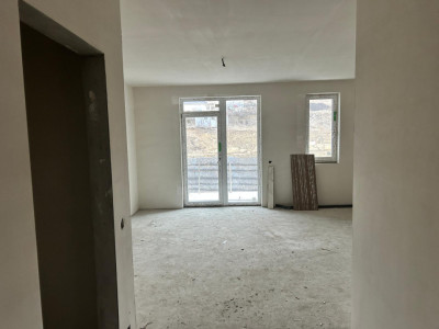 Apartament cu 3 camere, in zona linistita, bloc nou