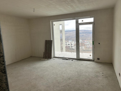 Apartament cu 2 camere la parter inalt