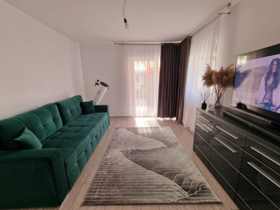 Apartament de 2 camere, decomandat, parcare inclusa, zona Porii