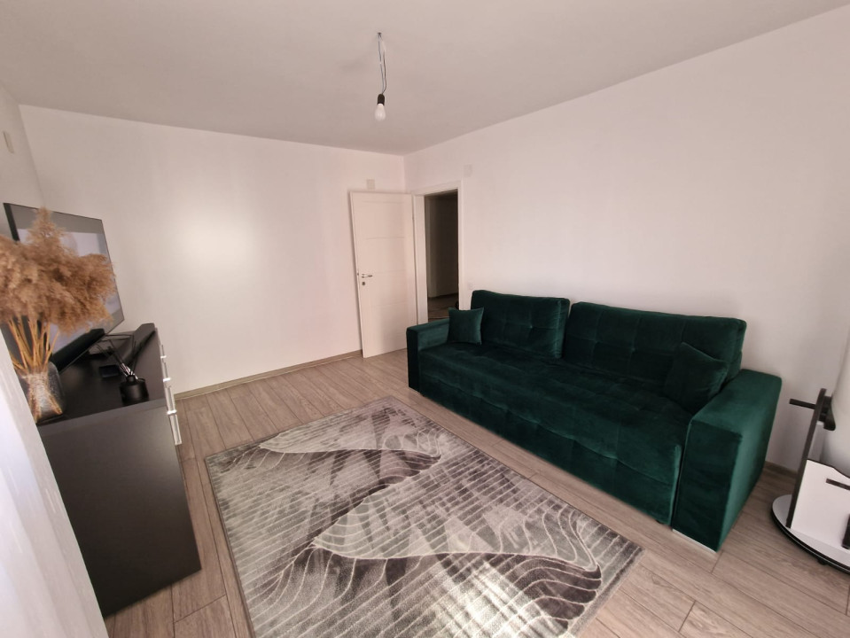 Apartament de 2 camere, decomandat, parcare inclusa, zona Porii